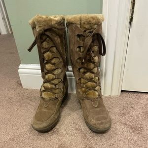 Light brown woman’s boot